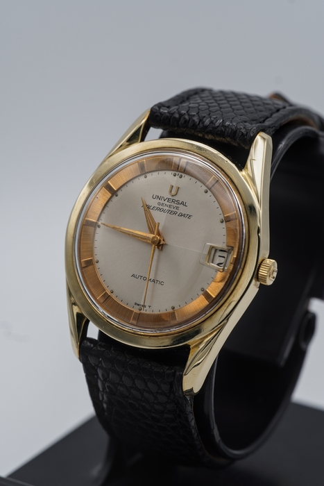 Universal Genève Polerouter Date